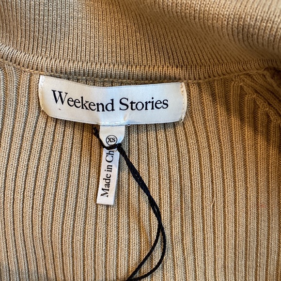 Avery Maxi Dress in Tan
Weekend Stories - Picture 3 of 4